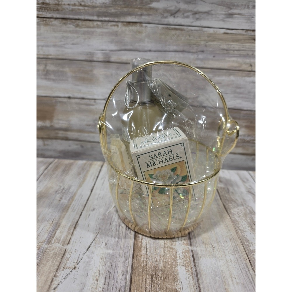 Sarah Michaels Gardenia Bath Body Gift Set Gold Wire Heart Basket Vintage READ